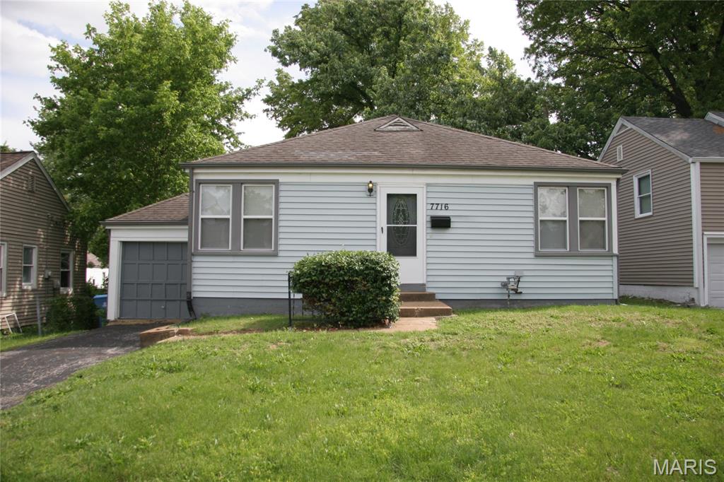 7716 Brocton Court St. Louis, MO 63121 - Photo 1 of 16