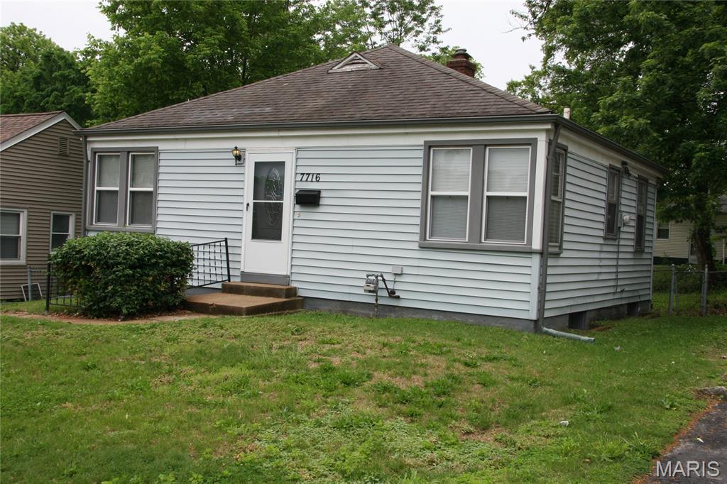 7716 Brocton Court St. Louis, MO 63121 - Photo 2 of 16