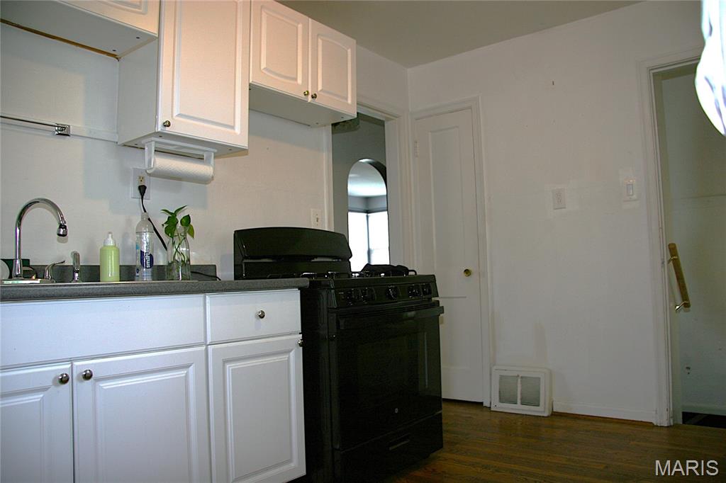 7716 Brocton Court St. Louis, MO 63121 - Photo 7 of 16
