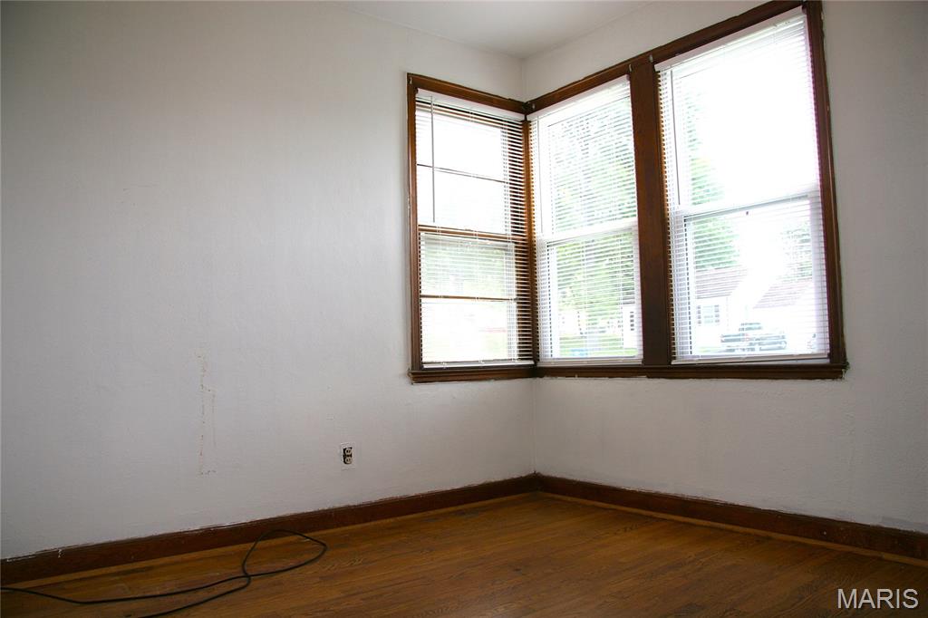 7716 Brocton Court St. Louis, MO 63121 - Photo 9 of 16