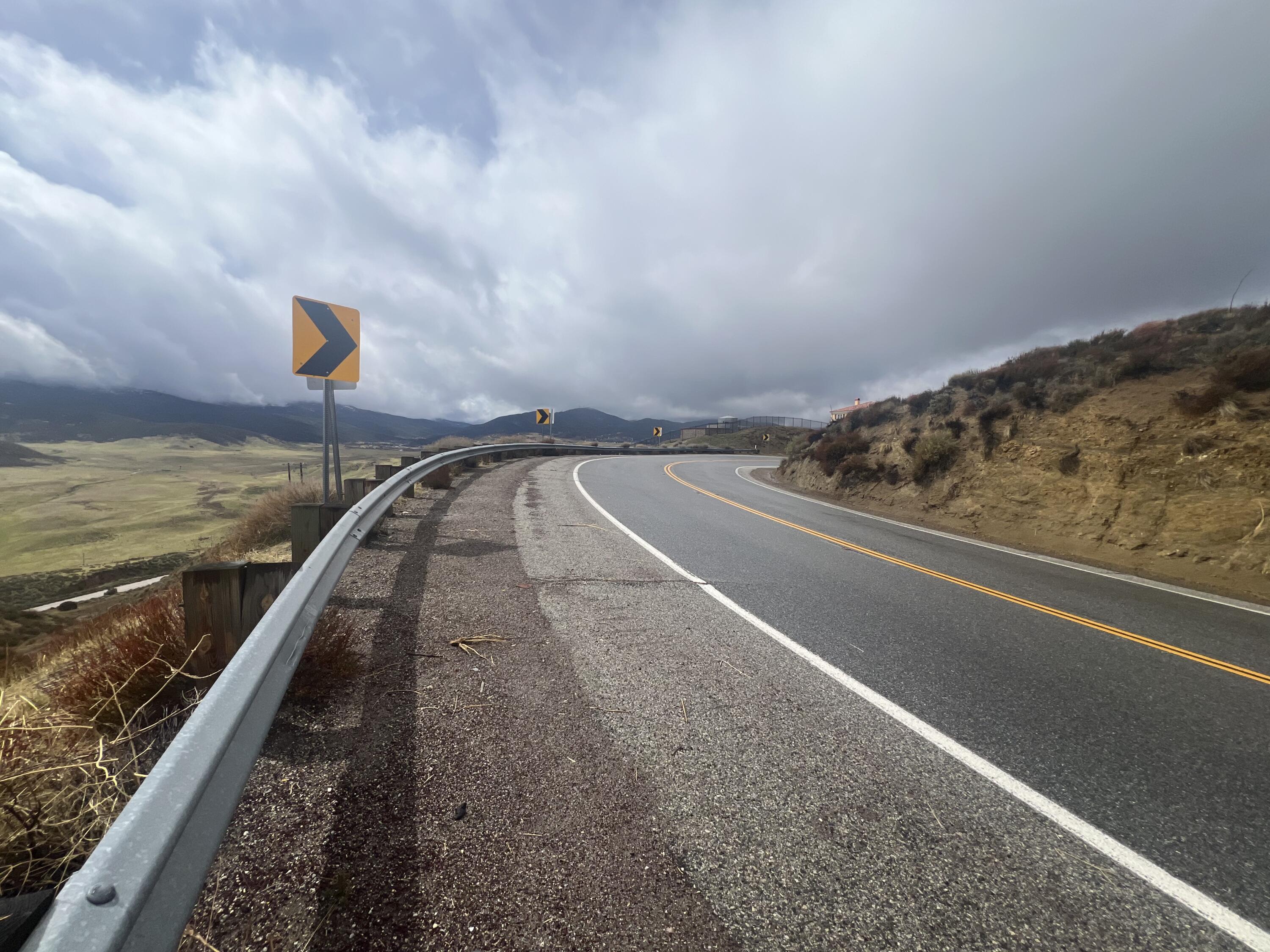 65 Stw Road Palmdale, CA 93551 - Photo 4 of 13 a view of a balcony from a balcony