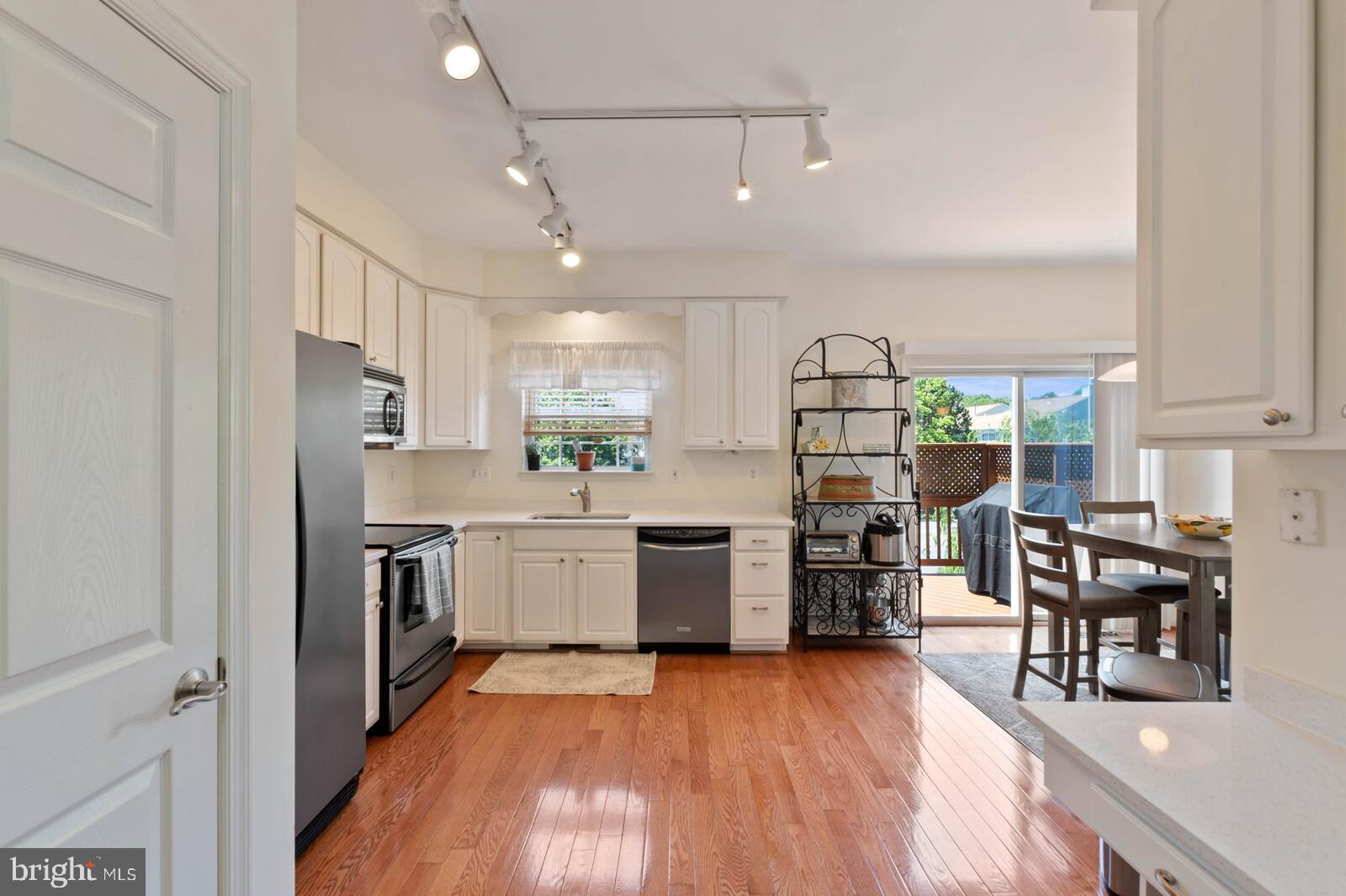 9240 Lorton Valley Road Lorton, VA 22079 - Photo 15 of 35 Large kitchen with eat-in/table space and desk