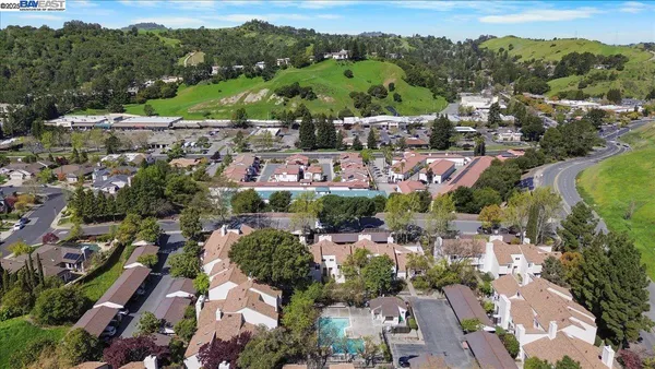 $725,000 | 427 Chalda Way, Moraga, CA 94556