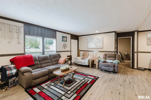 $158,500 | 344 Seba Street, Hurst, IL 62949