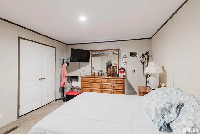 $158,500 | 344 Seba Street, Hurst, IL 62949