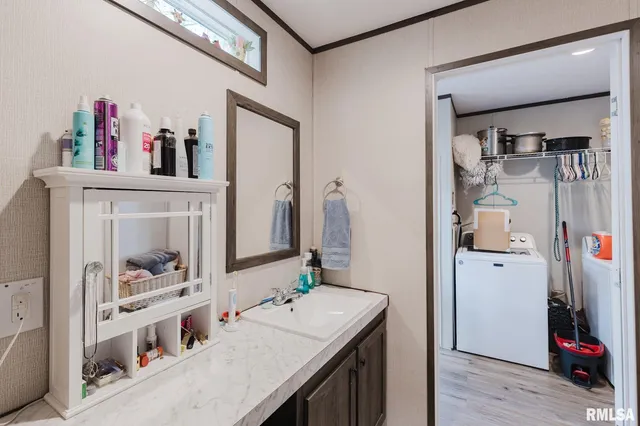 $158,500 | 344 Seba Street, Hurst, IL 62949