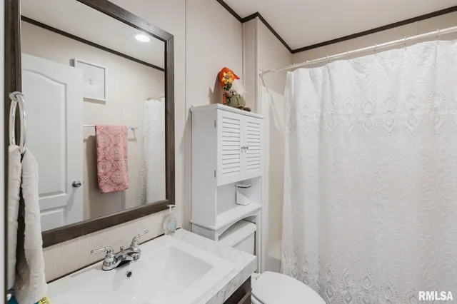 $158,500 | 344 Seba Street, Hurst, IL 62949