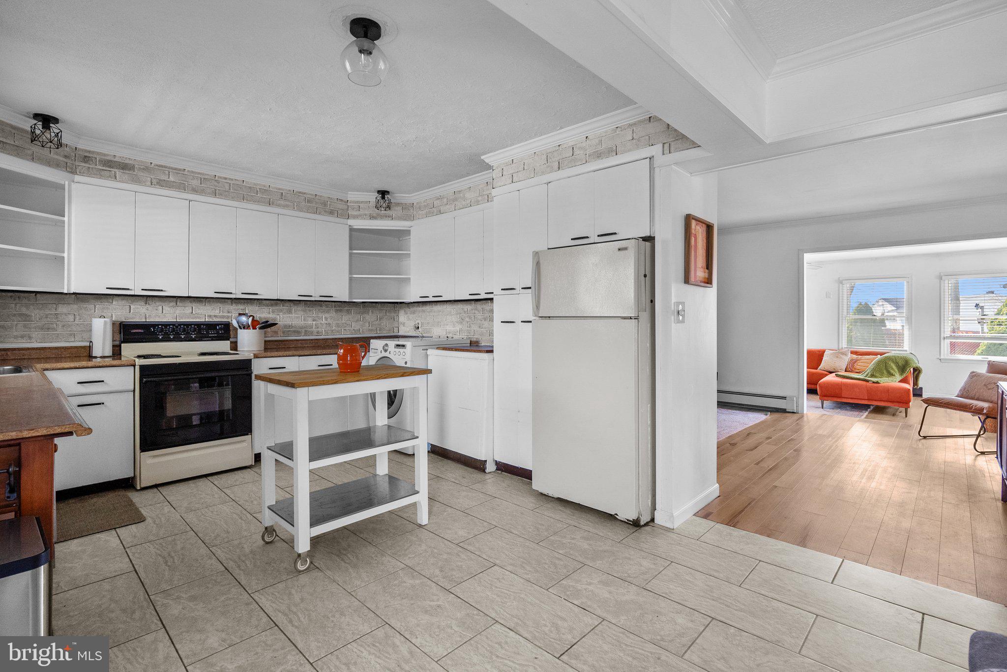 42 Inkberry Road Levittown, PA 19057 - Photo 4 of 24 Gallery Image 4