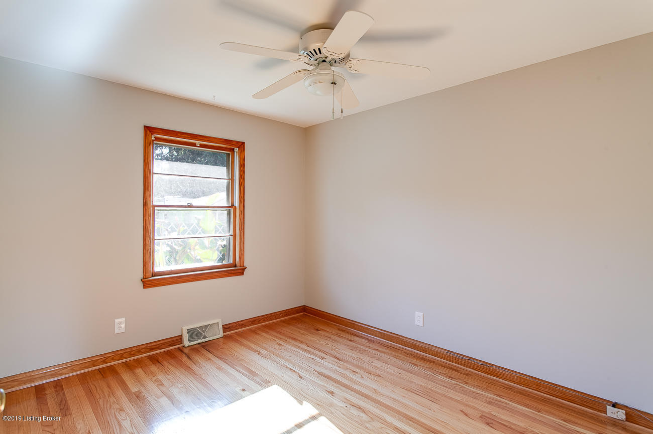 9105 Chenault Road Louisville, KY 40258 - Photo 19 of 31 9105 Chenault Rd-13