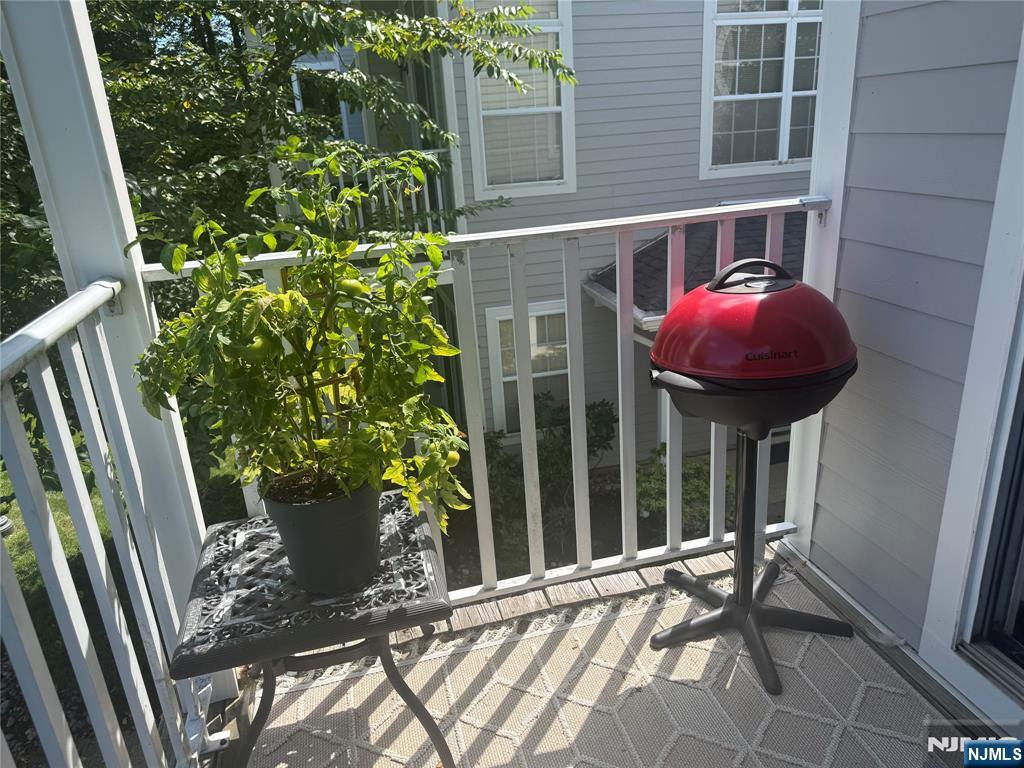 1186 Richmond Road Mahwah, NJ 07430 - Photo 4 of 17 Gallery Image 4