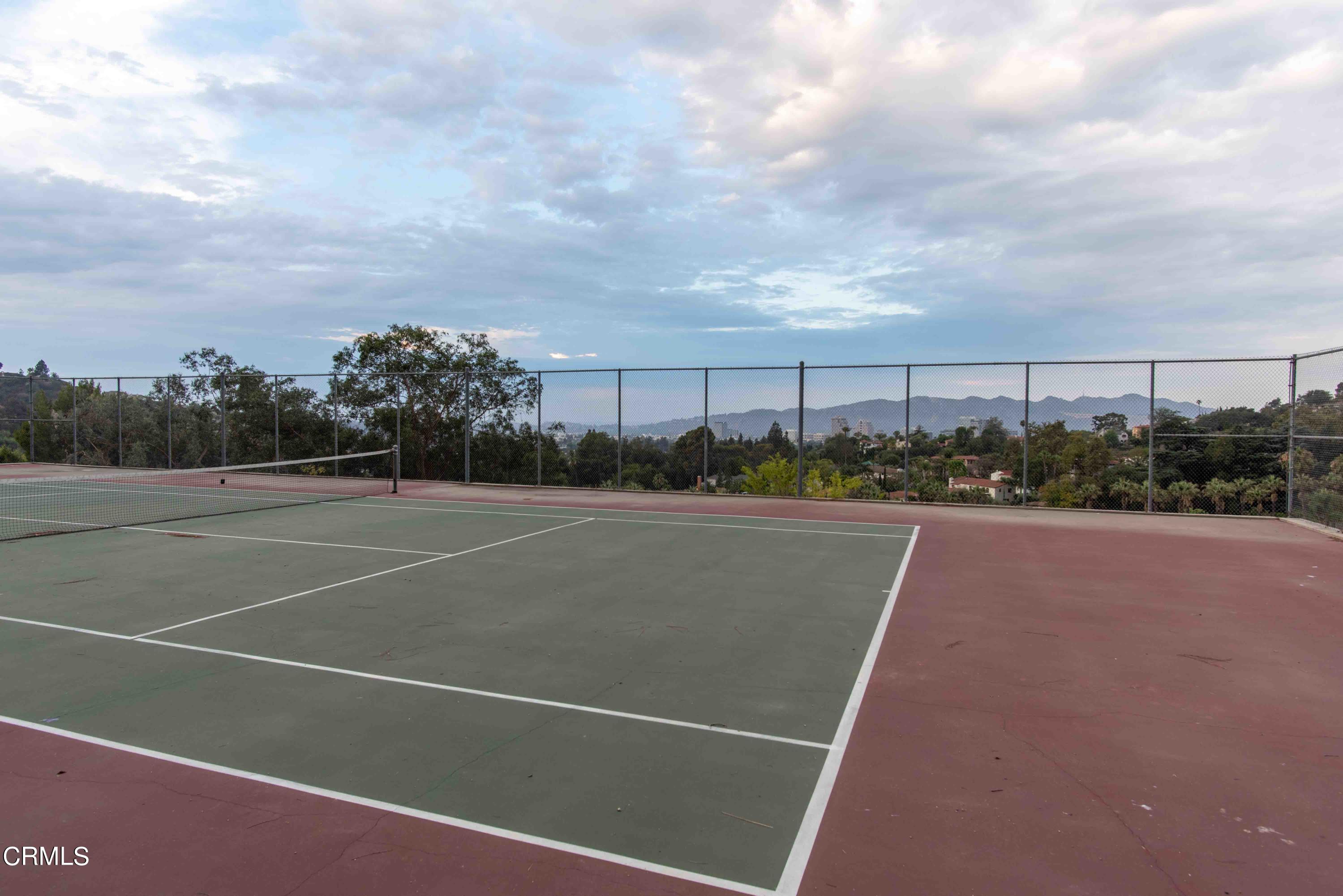 1521 Roca Drive Glendale, CA 91207 - Photo 54 of 54 a view of a basket ball ground