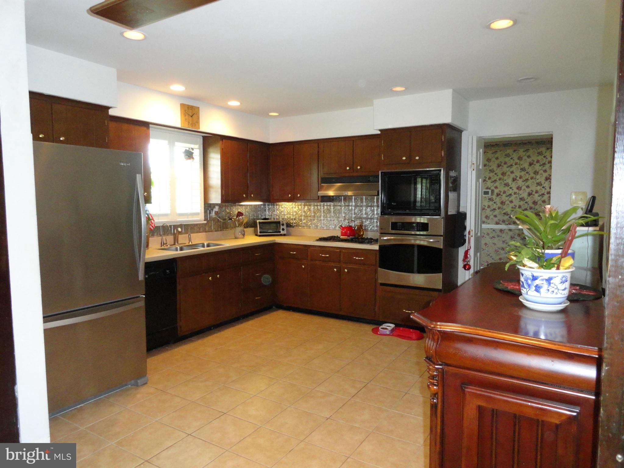 4317 Camellia Road Baltimore, MD 21236 - Photo 5 of 19 a kitchen with refrigerator and microwave