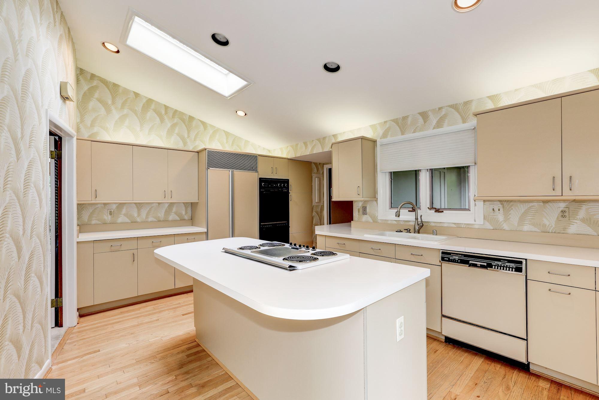 5716 Bent Branch Road Bethesda, MD 20816 - Photo 11 of 30 Main Level - Kitchen