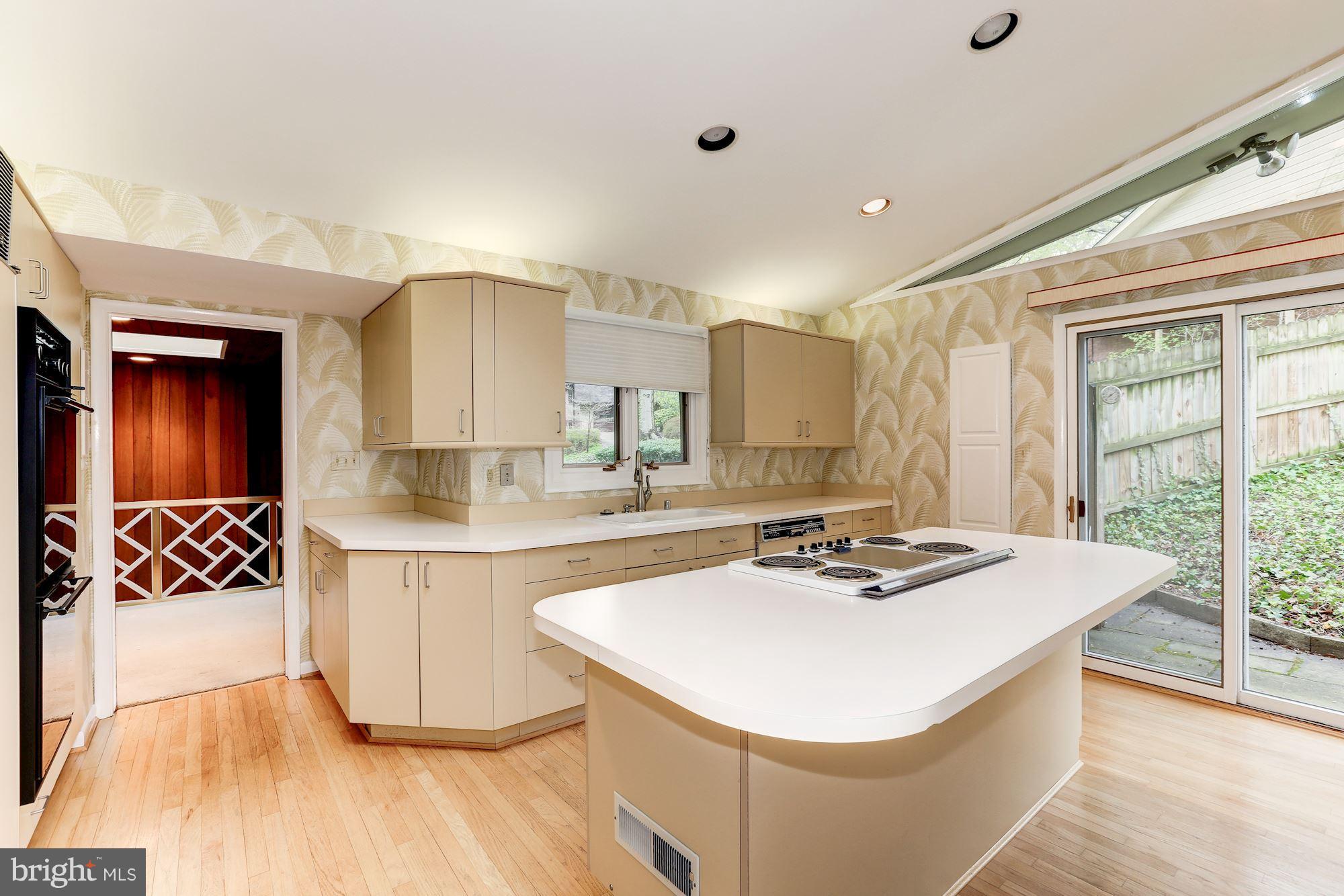 5716 Bent Branch Road Bethesda, MD 20816 - Photo 10 of 30 Main Level - Kitchen