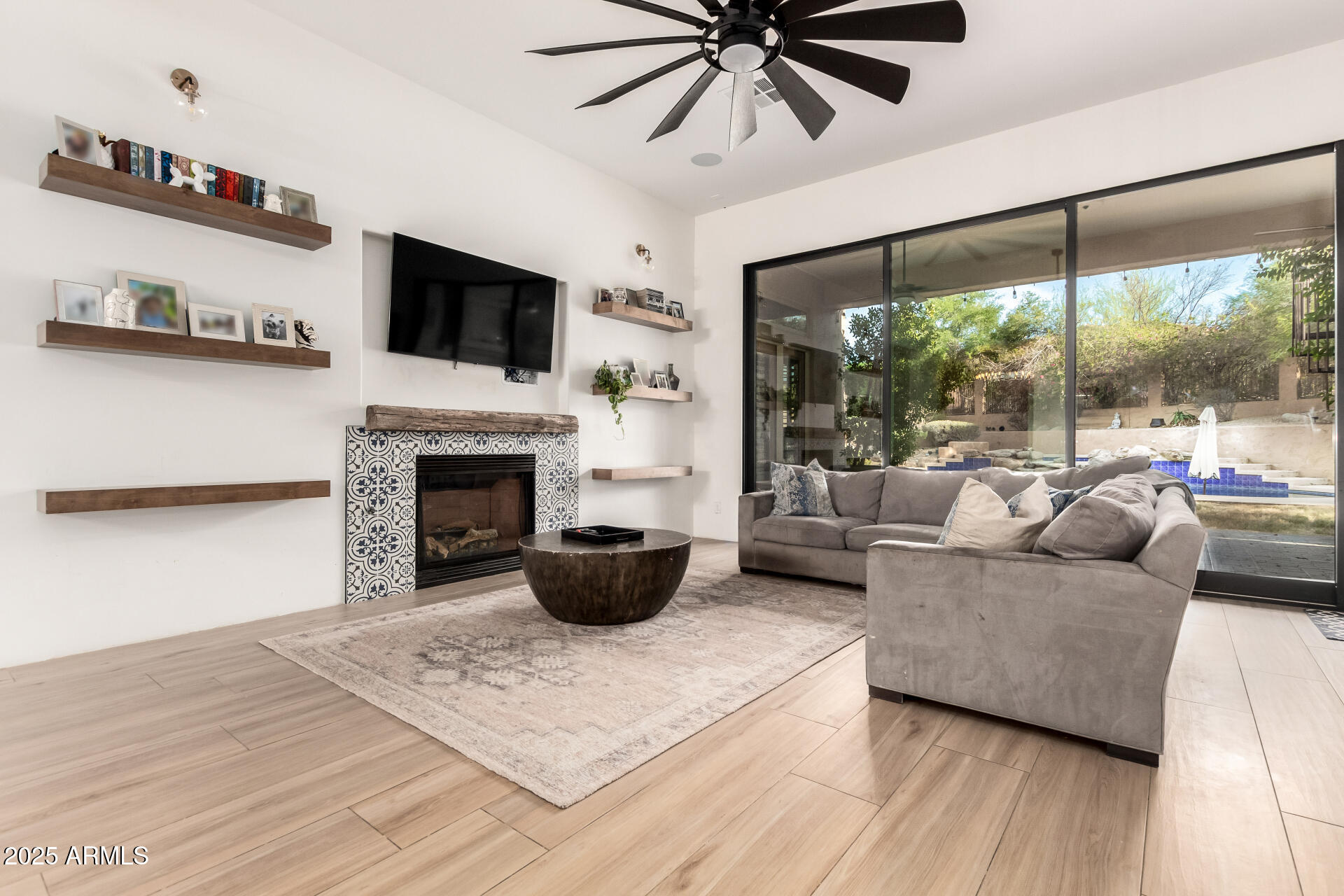 1611 West Pearce Road Phoenix, AZ 85041 - Photo 13 of 52 Large Family Room