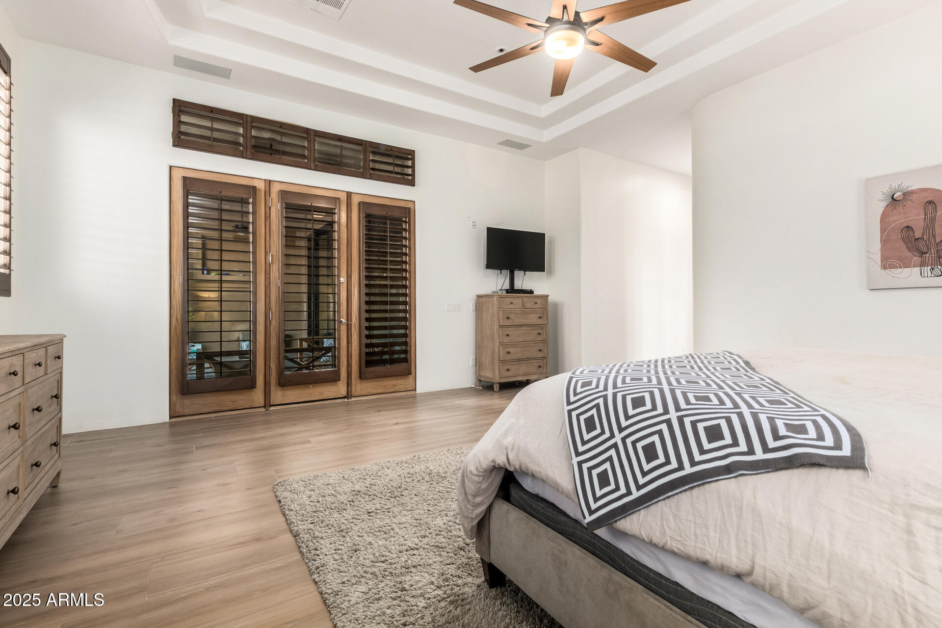 1611 West Pearce Road Phoenix, AZ 85041 - Photo 23 of 52 Primary suite w/doors to patio
