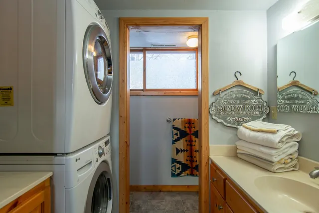 $1,425,000 | 33992 Sunrise Island Road, Crosslake, MN 56442