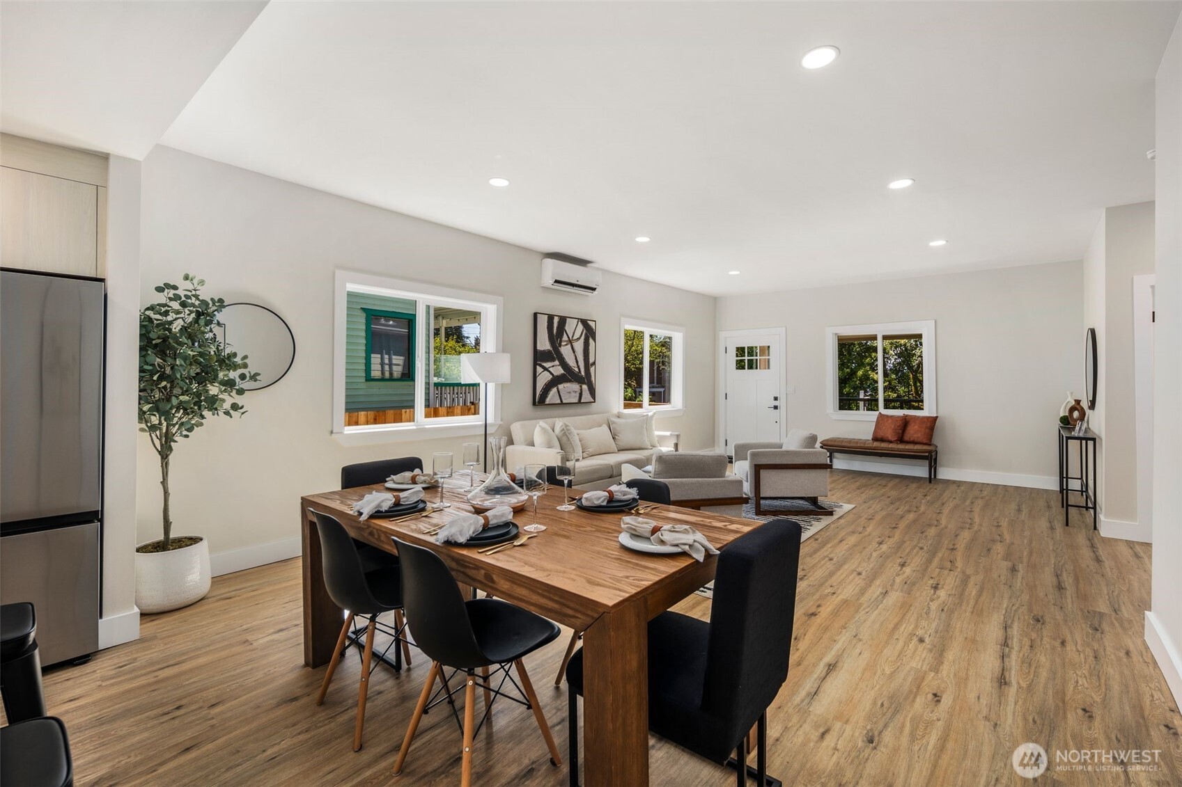 8226 Meridian Avenue North Seattle, WA 98103 - Photo 14 of 40