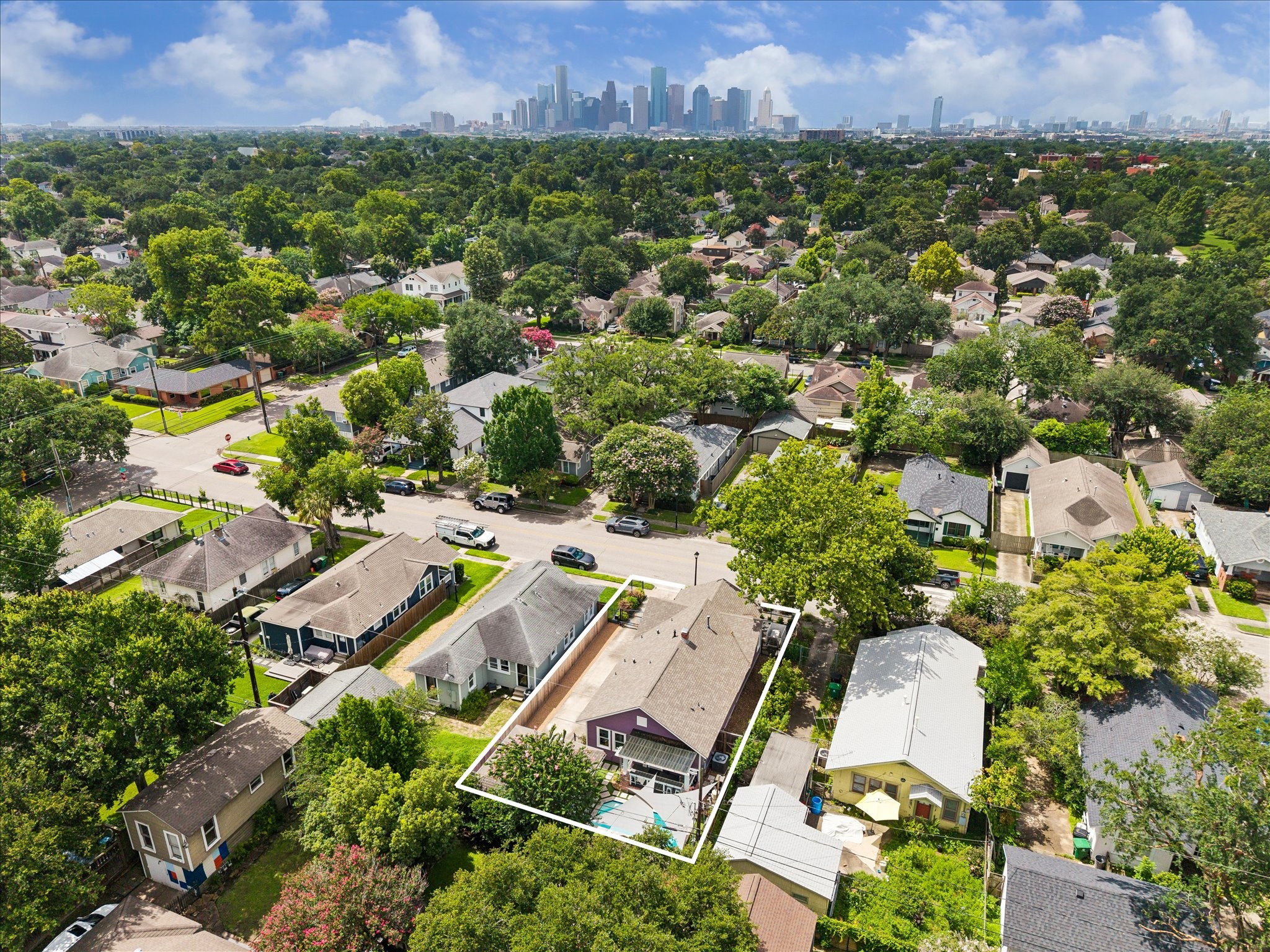 1019 East 14th Street Houston, TX 77009 - Photo 33 of 34 an aerial view of residential houses with outdoor space and trees
