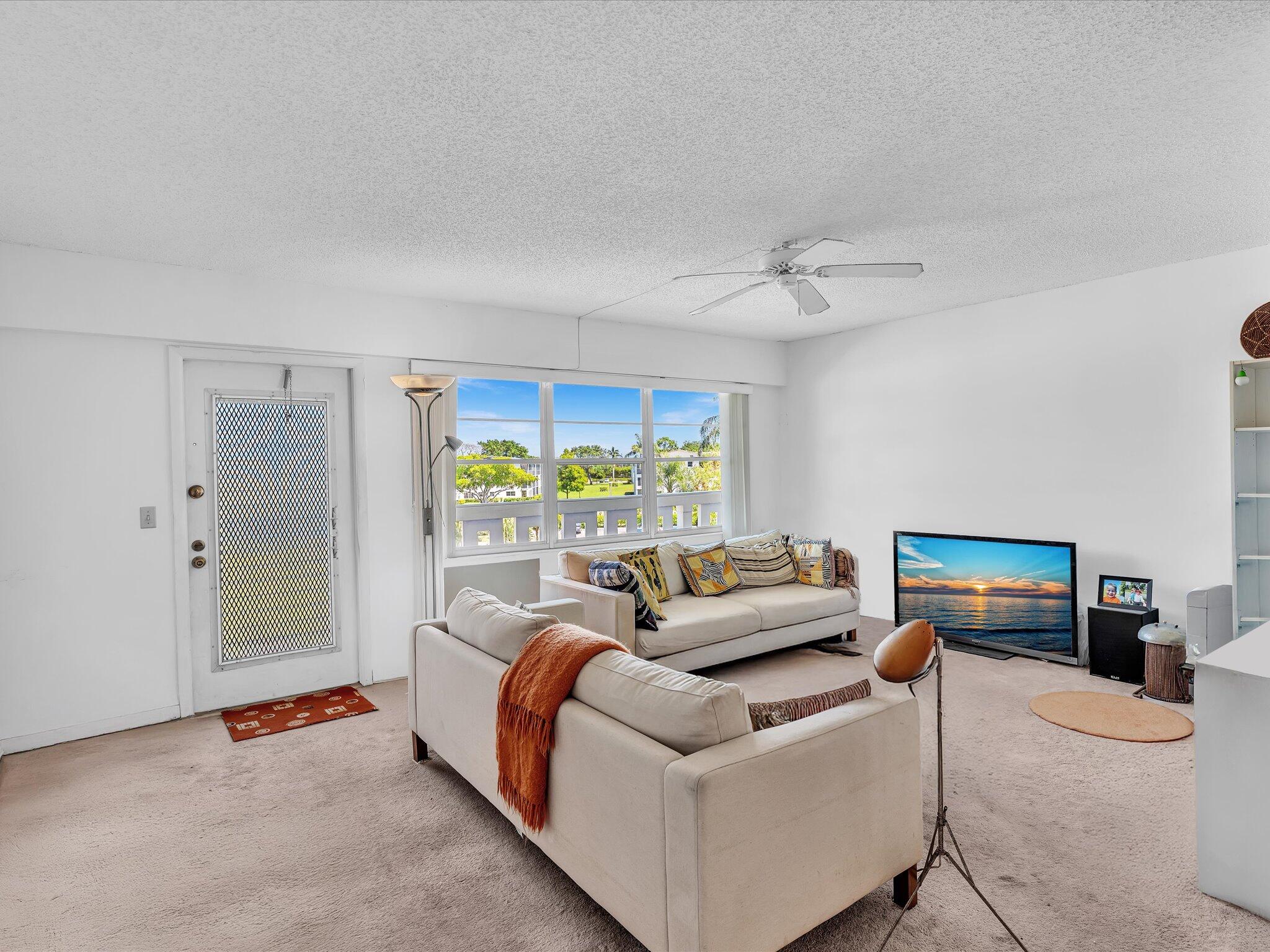 289 Fanshaw Drive, Unit G Boca Raton, FL 33434 - Photo 8 of 39 -