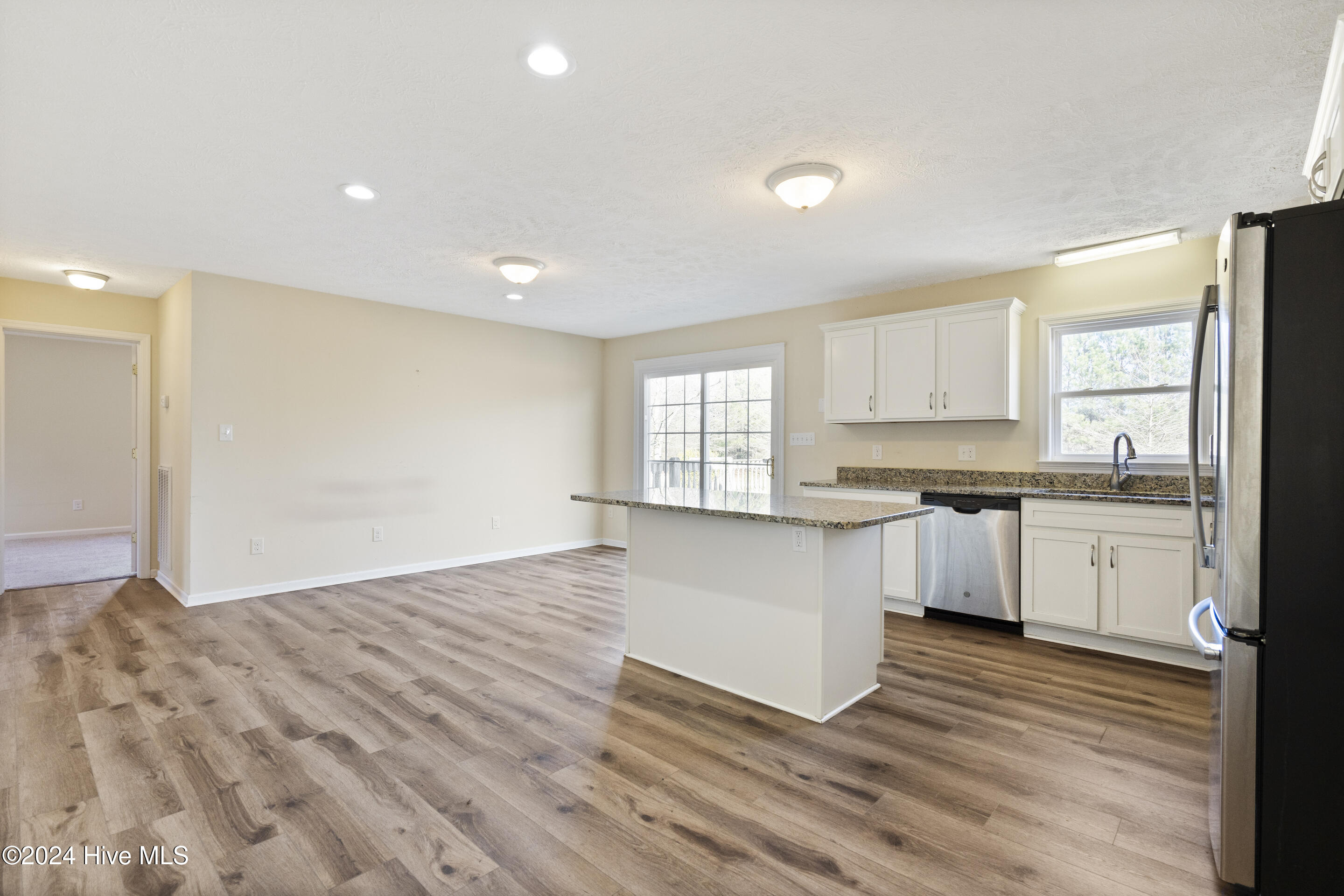 146 Huffman Road Rose Hill, NC 28458 - Photo 16 of 58 Kitchen and Dining