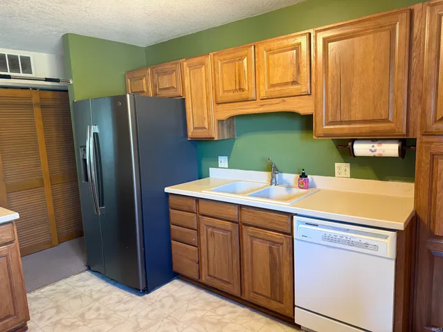 $60,000 | 12810 Lake Lawrence Boulevard, Lawrenceville, IL 62439