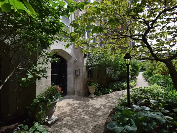 $420,000 | 6336 North Sheridan Road, Unit 5B, Chicago, IL 60660