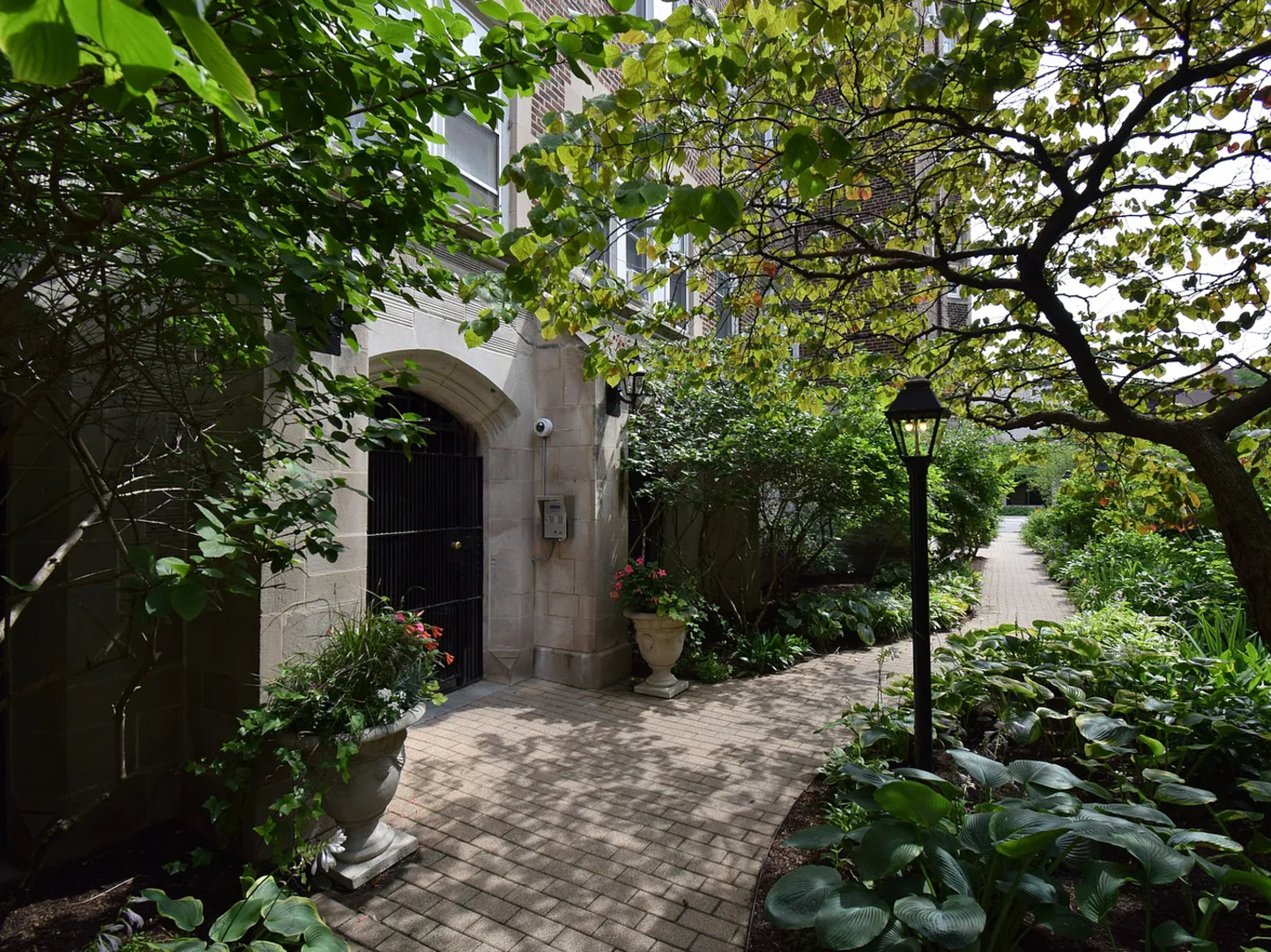 6336 North Sheridan Road, Unit 5B Chicago, IL 60660 - Photo 2 of 10