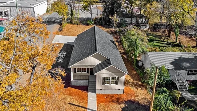 $325,000 | 402 Foy Avenue, Lexington, NC 27292