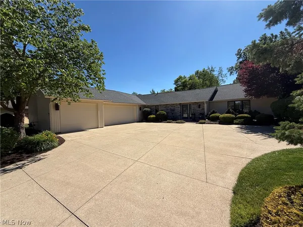 $737,500 | 33009 Woodhaven Circle, North Ridgeville, OH 44039