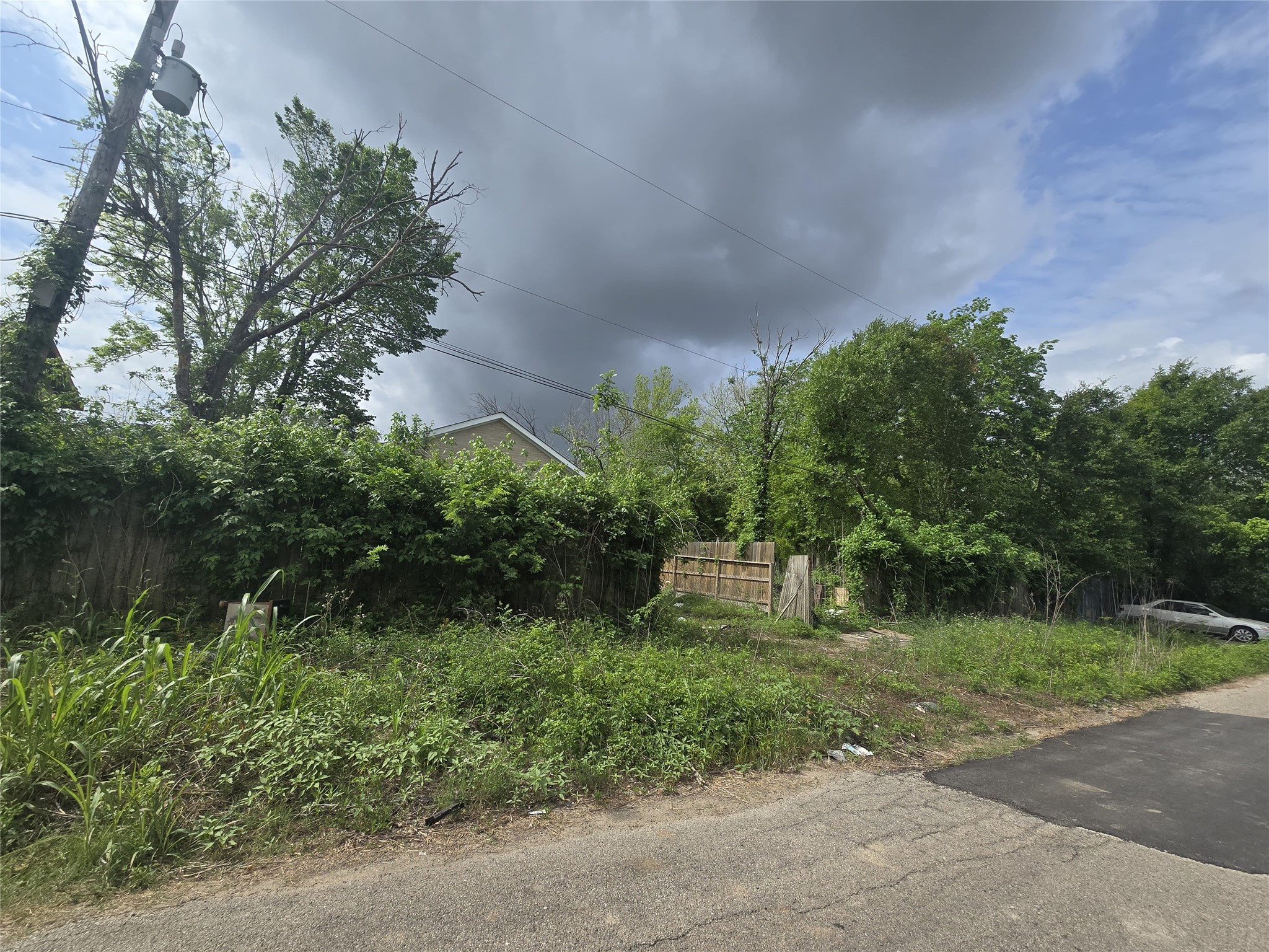 8930 Hollock Street Houston, TX 77075 - Photo 2 of 5 a view of a garden with a fountain