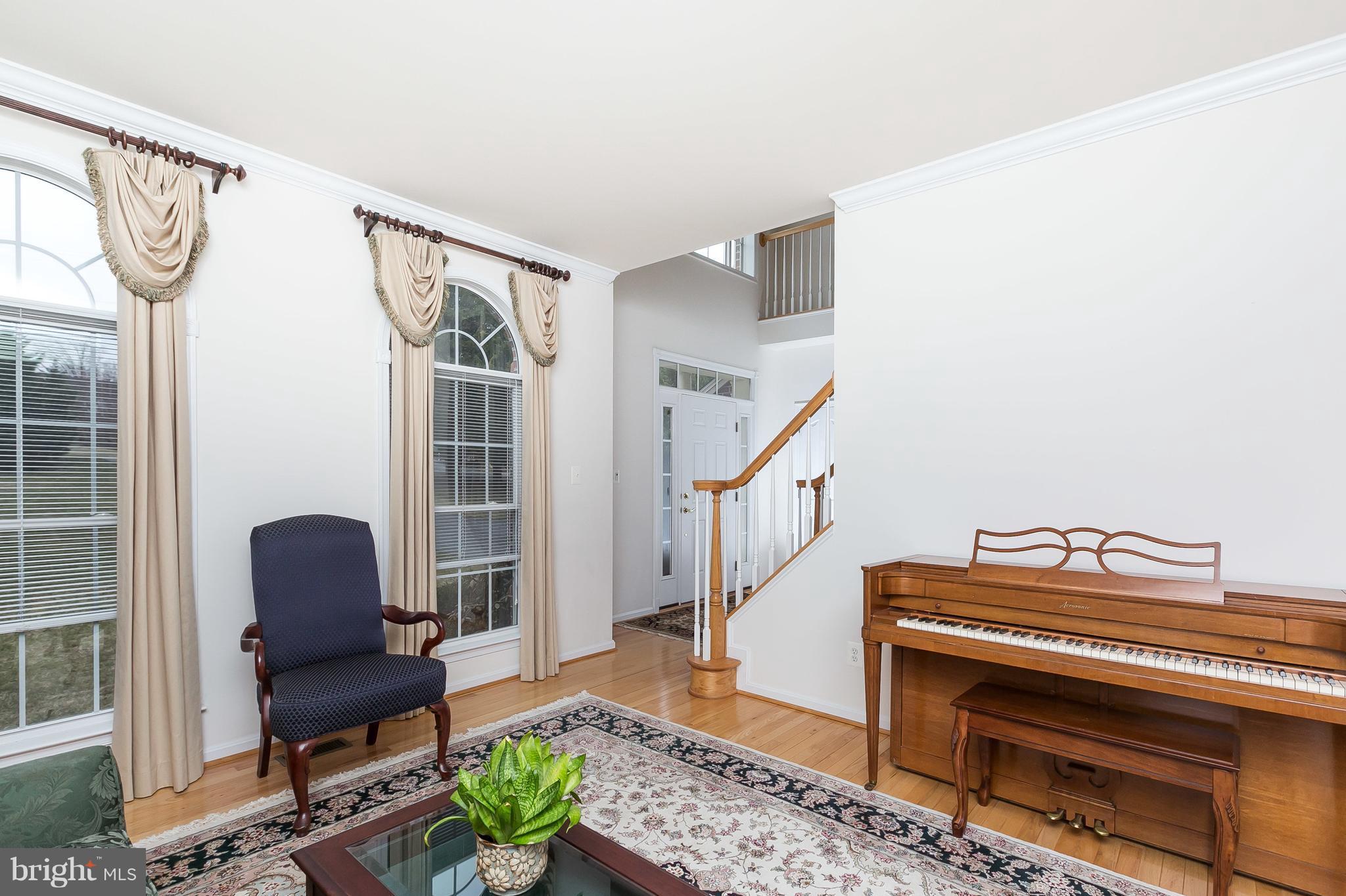 4710 White Marsh Road Baltimore, MD 21237 - Photo 14 of 30 Living Room