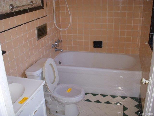 9858 Yorkshire Road Detroit, MI 48224 - Photo 8 of 9 DSCN9096