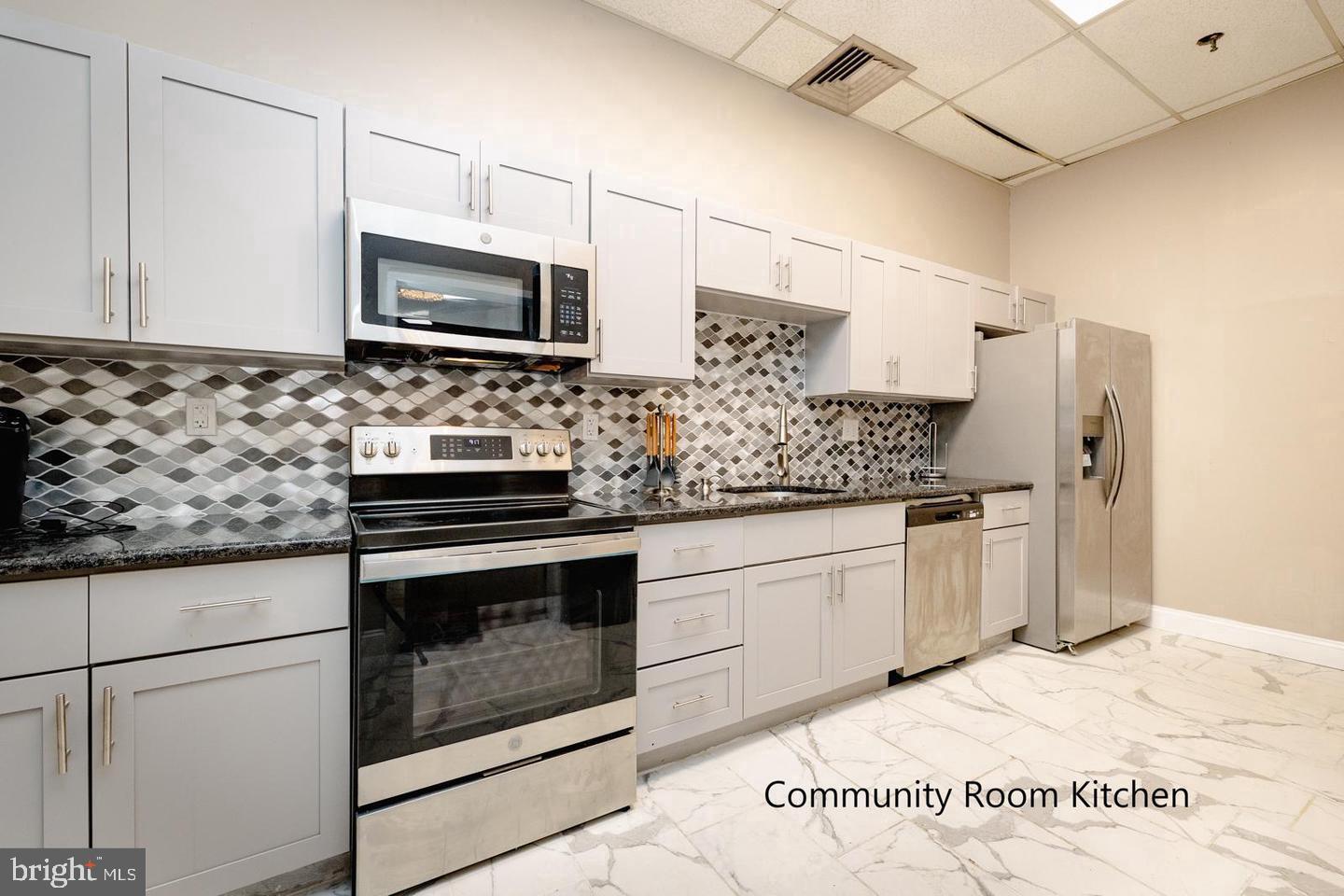 3900-00 West Ford Road, Unit 14K Philadelphia, PA 19131 - Photo 38 of 42 Modern community kitchen with stylish finishes.