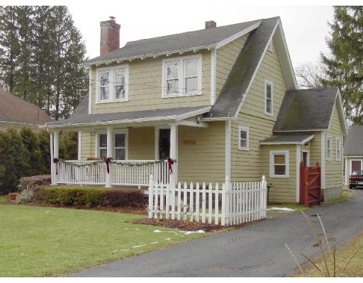 8 Ripley Street Wilbraham, MA 01095 - Photo 1 of 12 Gallery Image 1