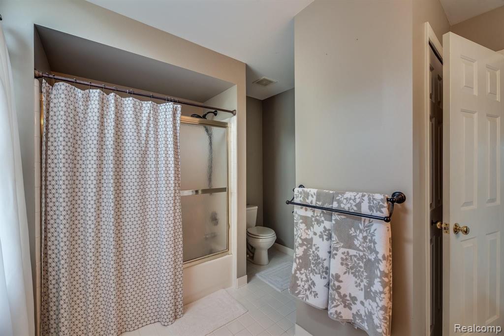 2155 Lakeside Road Troy, MI 48085 - Photo 29 of 46