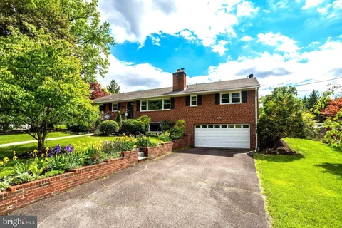 $845,000 | 8906 Dogue Drive, Alexandria, VA 22309