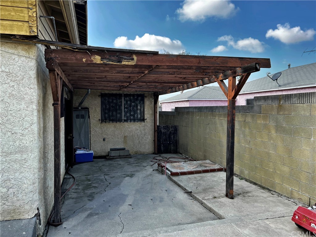 1506 South Grandee Avenue Compton, CA 90220 - Photo 28 of 35 a front view of a house