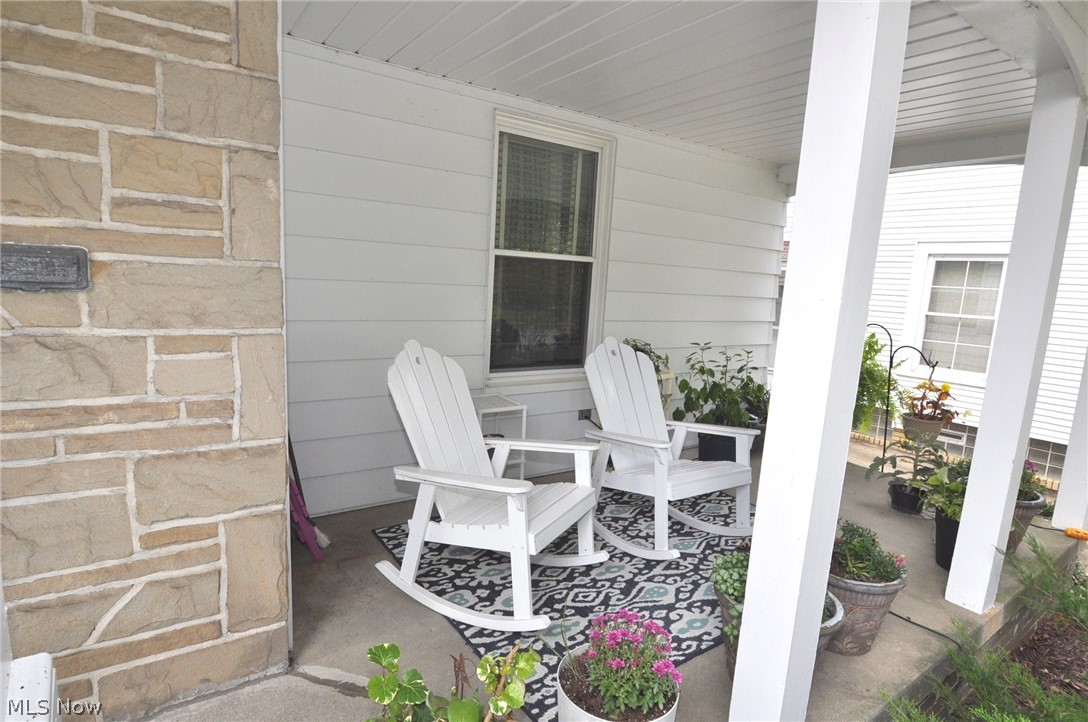 1378 Dorsh Road Cleveland, OH 44121 - Photo 3 of 32