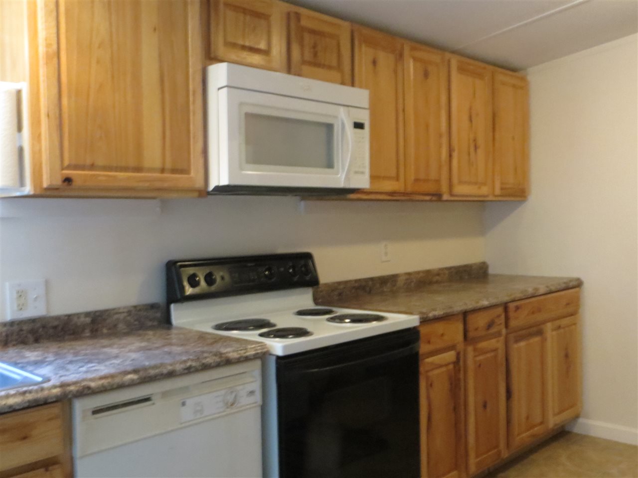 14 Dwight Road Nottingham, NH 03290 - Photo 1 of 18
