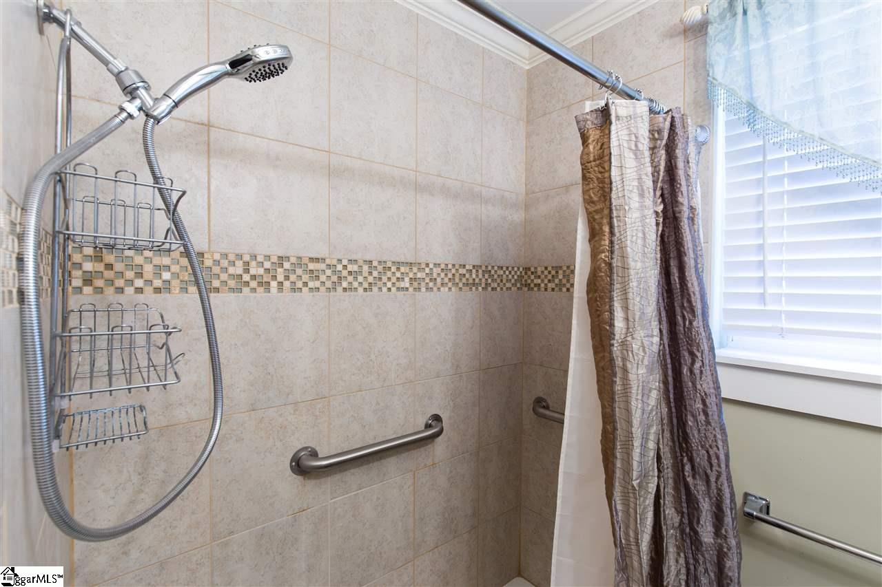 304 Crestfield Road Greenville, SC 29605 - Photo 5 of 18 Gallery Image 5