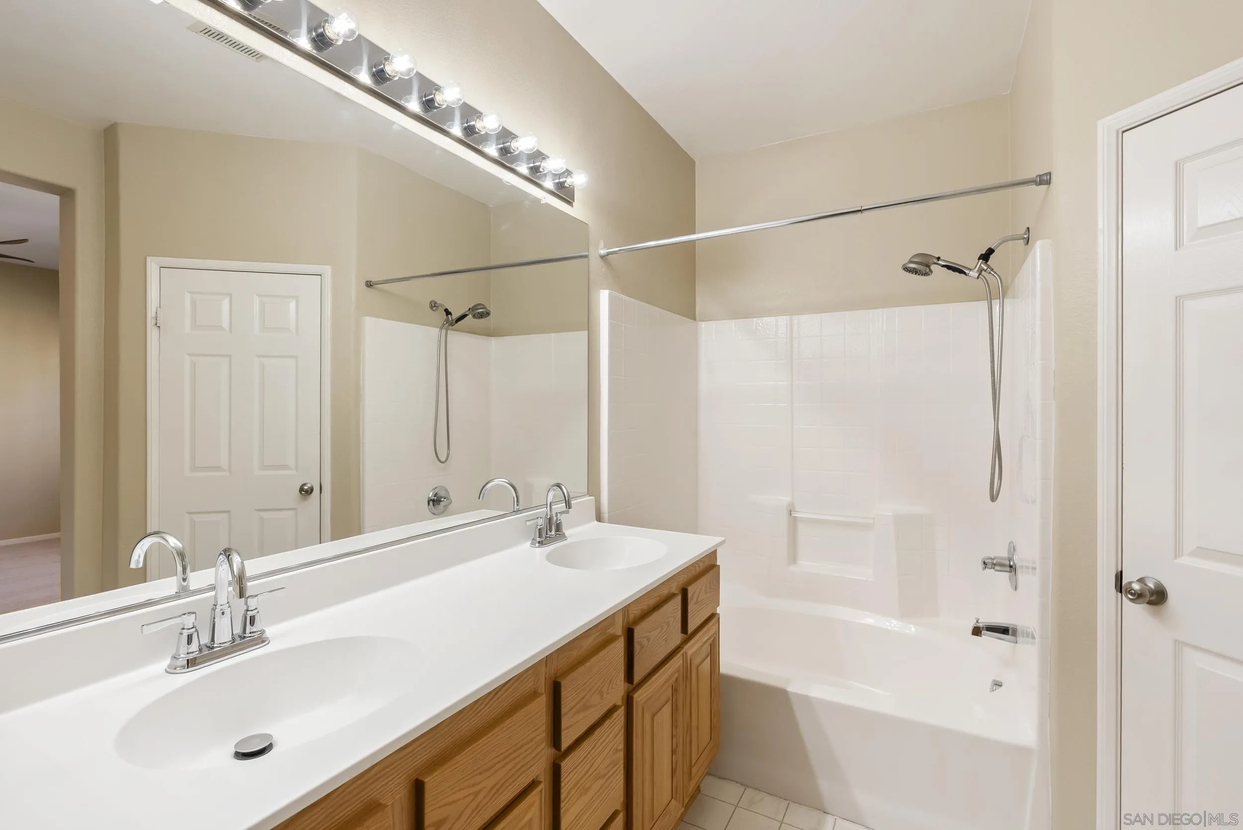 638 Sumner Way, Unit 4 Oceanside, CA 92058 - Photo 26 of 51 Gallery Image 26