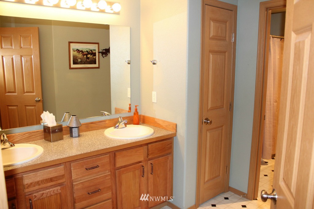 10148 Stedman Road Southeast Olympia, WA 98513 - Photo 12 of 25 Gallery Image 12