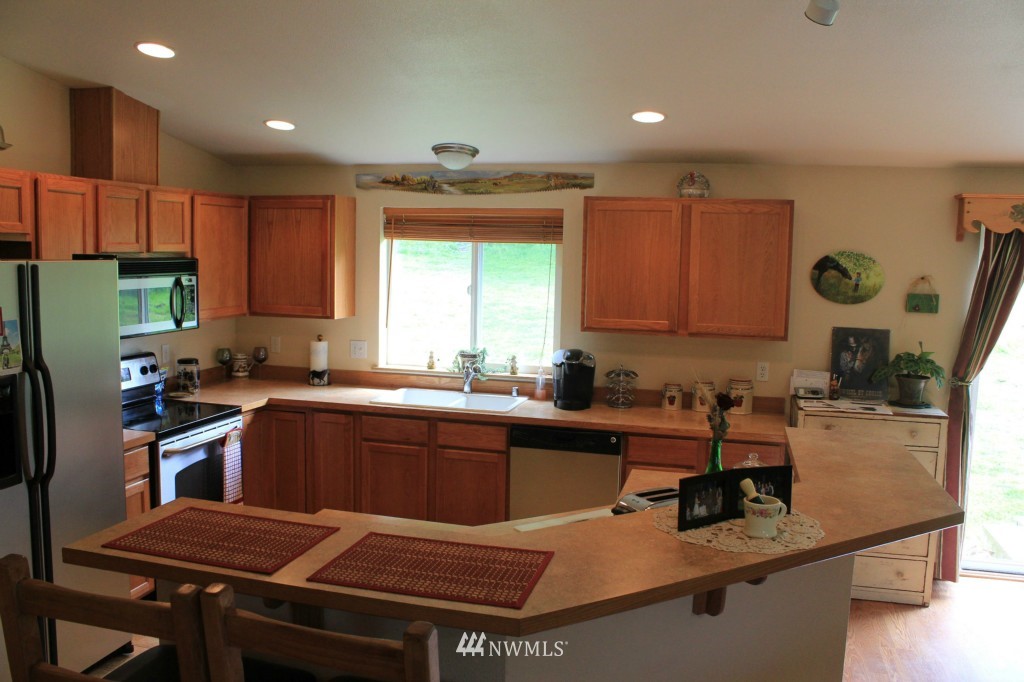 10148 Stedman Road Southeast Olympia, WA 98513 - Photo 5 of 25 Gallery Image 5