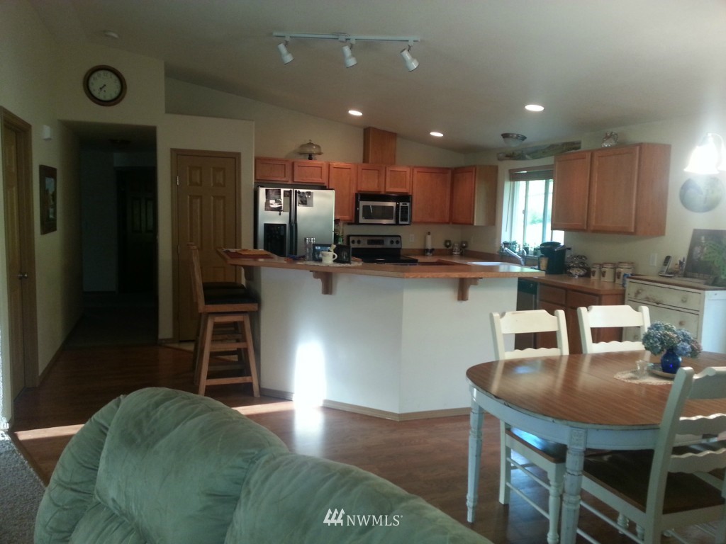 10148 Stedman Road Southeast Olympia, WA 98513 - Photo 6 of 25 Gallery Image 6