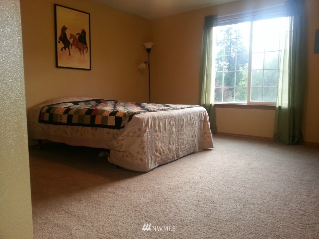 10148 Stedman Road Southeast Olympia, WA 98513 - Photo 10 of 25 Gallery Image 10