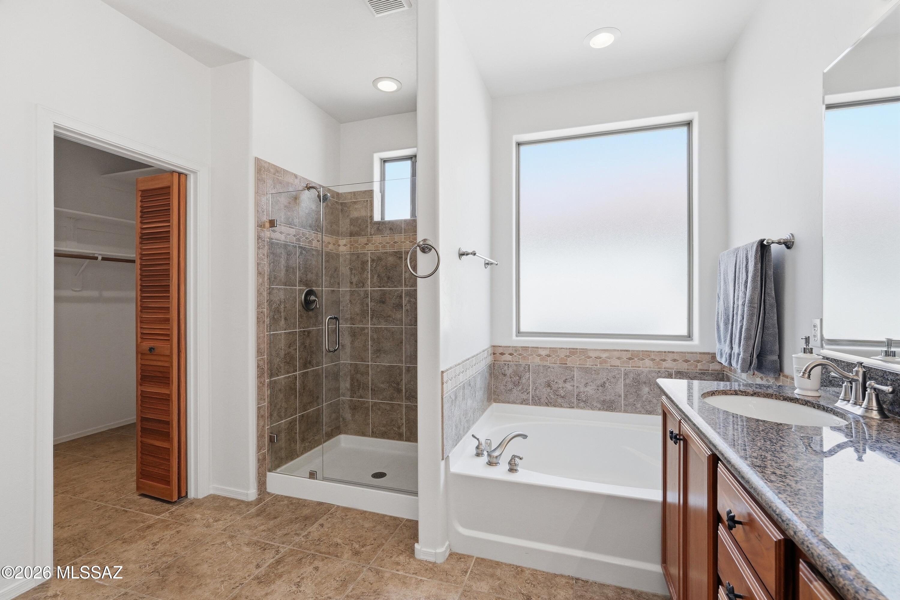 2845 North Vactor Ranch Place Tucson, AZ 85715 - Photo 23 of 41 Soaking Tub & Shower