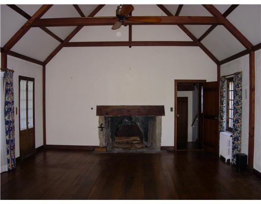 562 Post Road South Kingstown, RI 02879 - Photo 12 of 20 Living Room.