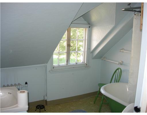 562 Post Road South Kingstown, RI 02879 - Photo 15 of 20 Bathroom.