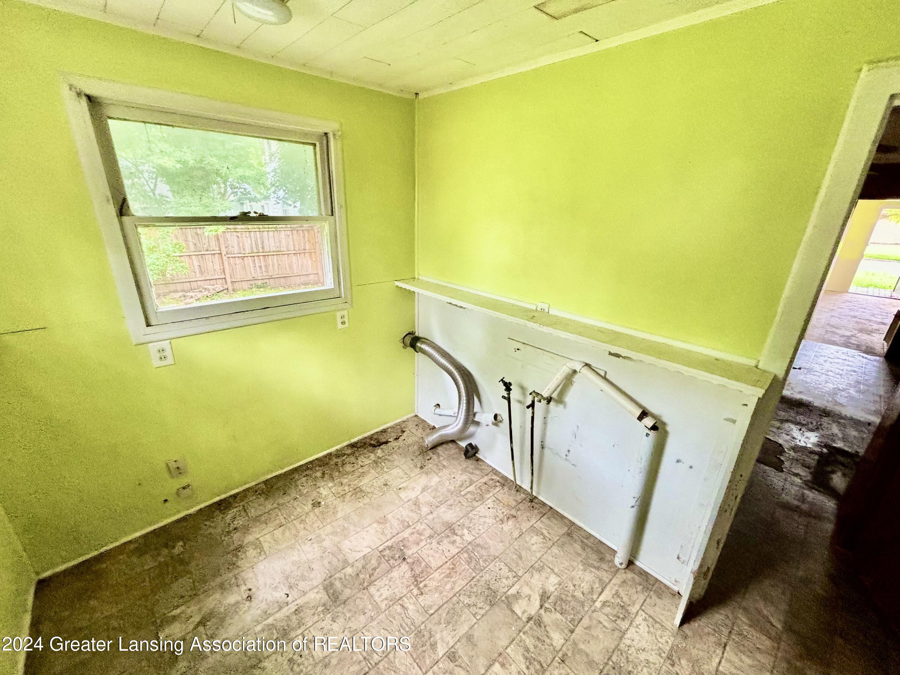 334 West Holmes Road Lansing, MI 48910 - Photo 19 of 29 IMG_5890